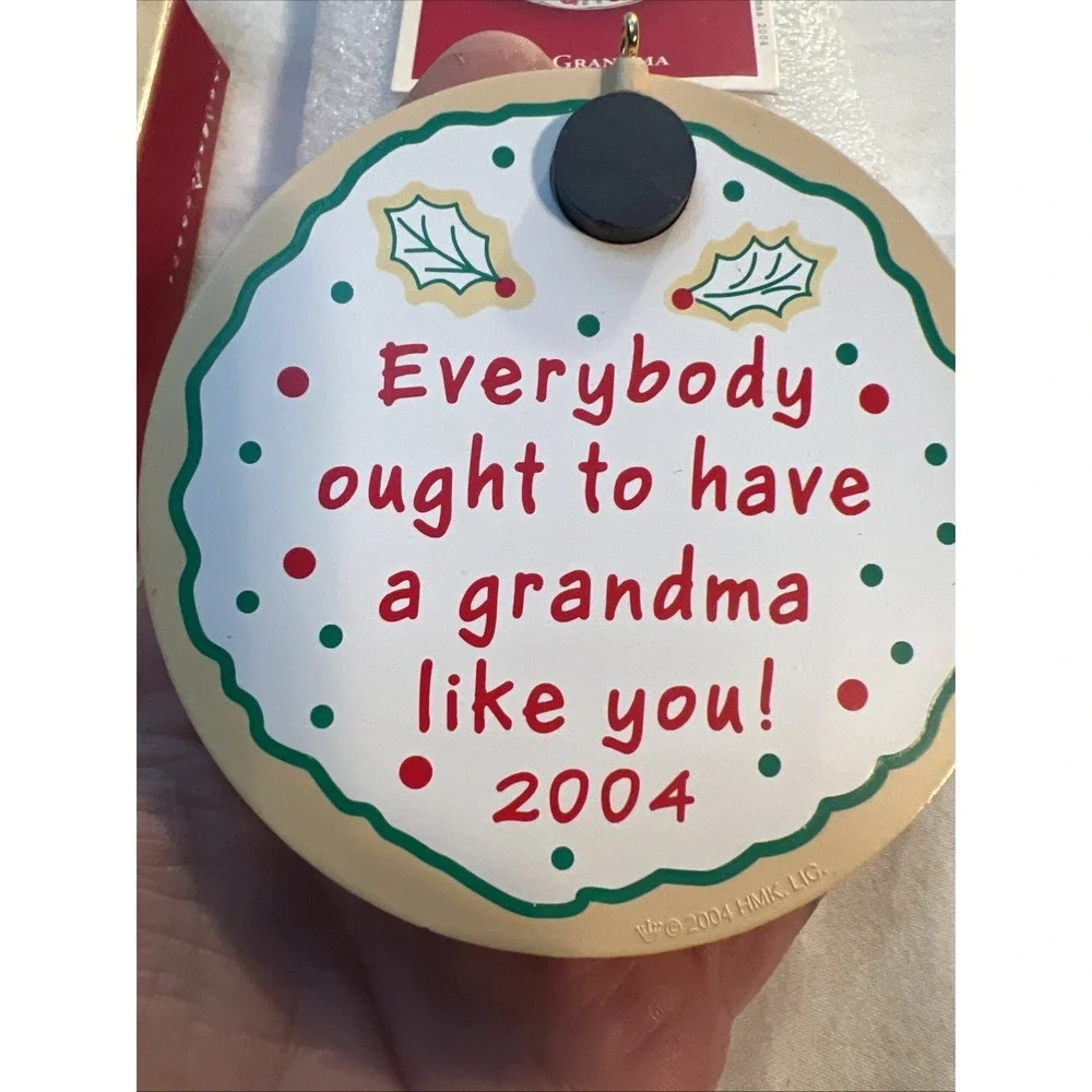 Hallmark: For Grandma - Magnetic Photo Holder - Keepsake Ornament 2004 NEW